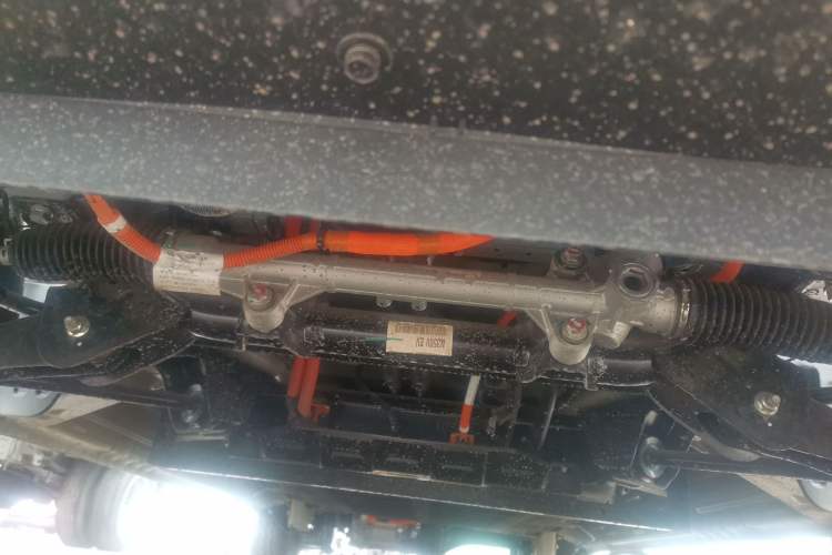 Used Wuling Yangguang 2024 300km Comfort-Grade Passenger Van 60kW Chassis Front
