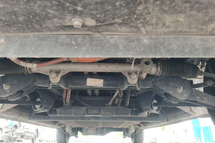 Used Wuling Yangguang 2024 300KM Comfort Version Passenger Van 75kW Chassis Front