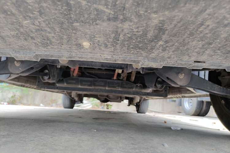 Used Wuling Yangguang 2024 300km Comfort-Grade Passenger Van 60kW Chassis Front