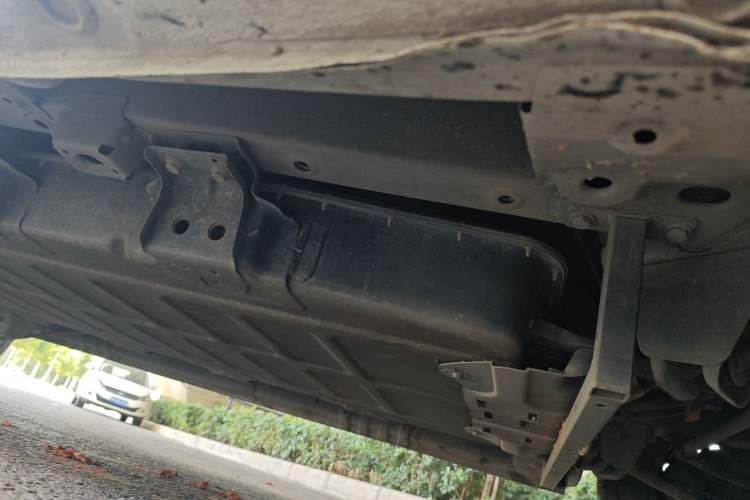 Used Wuling Yangguang 2024 300KM Comfort Version Passenger Van 75kW Chassis Front Right