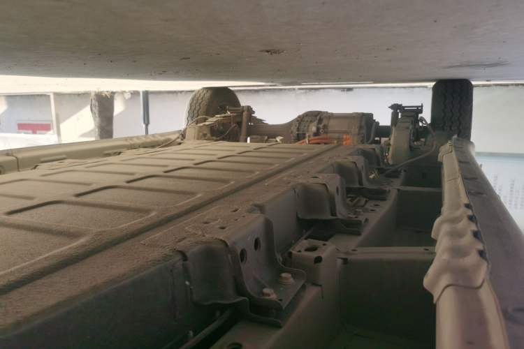 Used Wuling Yangguang 2024 300KM Comfort Version Passenger Van 75kW Chassis Front Right