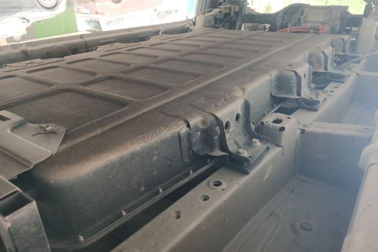 Used Wuling Yangguang 2024 300KM Comfort Version Passenger Van 75kW Chassis Front Right