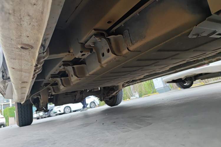 Used Wuling Yangguang 2024 300KM Comfort Version Passenger Van 75kW Chassis Front Right