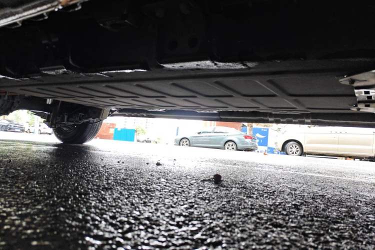 Used Wuling Yangguang 2024 300KM Comfort Version Passenger Van 75kW Chassis Front Right