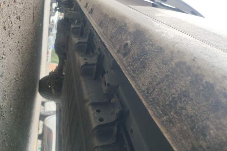 Used Wuling Yangguang 2024 300KM Comfort Version Passenger Van 75kW Chassis Front Right