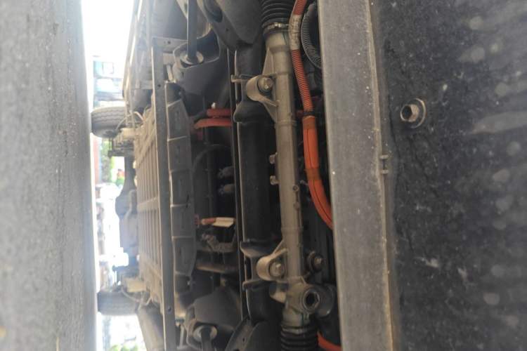 Used Wuling Yangguang 2024 300km Comfort-Grade Passenger Van 60kW Chassis Front