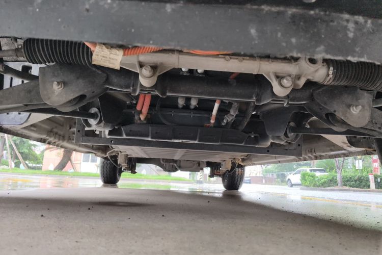 Used Wuling Yangguang 2024 300km Range Practical Window-Sealed Version 60kW Chassis Front