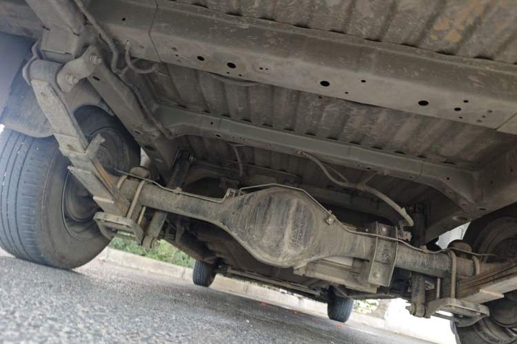 Used Wuling Yangguang 2024 300KM Comfort Version Passenger Van 75kW Chassis Rear
