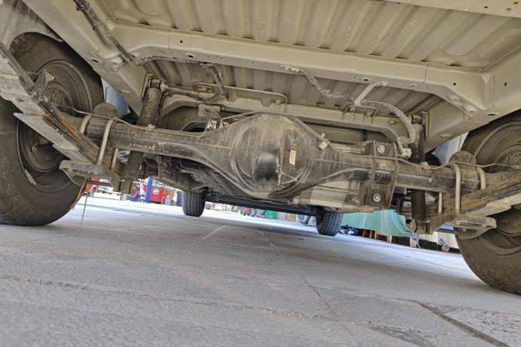 Used Wuling Yangguang 2024 300KM Comfort Version Passenger Van 75kW Chassis Rear