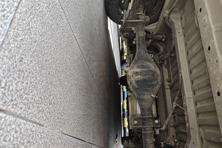 Used Wuling Yangguang 2024 300KM Comfort Version Passenger Van 75kW Chassis Rear