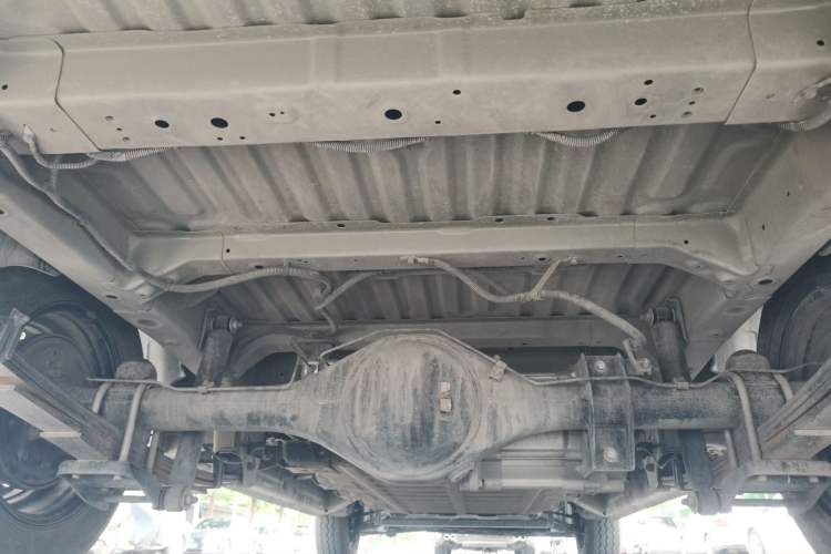 Used Wuling Yangguang 2024 300KM Comfort Version Passenger Van 75kW Chassis Rear