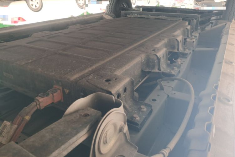Used Wuling Yangguang 2024 300KM Comfort Version Passenger Van 75kW Chassis Rear Left