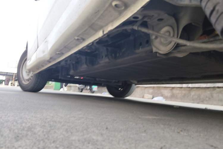 Used Wuling Yangguang 2024 300km Comfort-Grade Passenger Van 60kW Chassis Rear Left