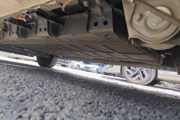 Used Wuling Yangguang 2024 300km Comfort-Grade Passenger Van 60kW Chassis Rear Left