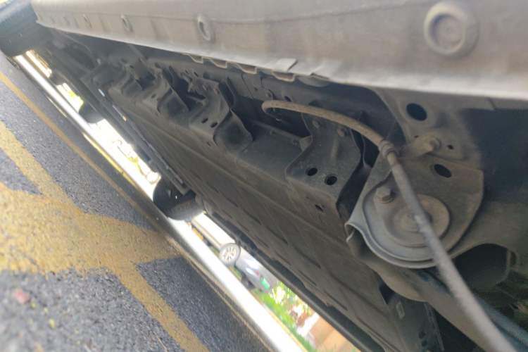 Used Wuling Yangguang 2024 300km Comfort Version with Sealed Windows 60kW Chassis Rear Left