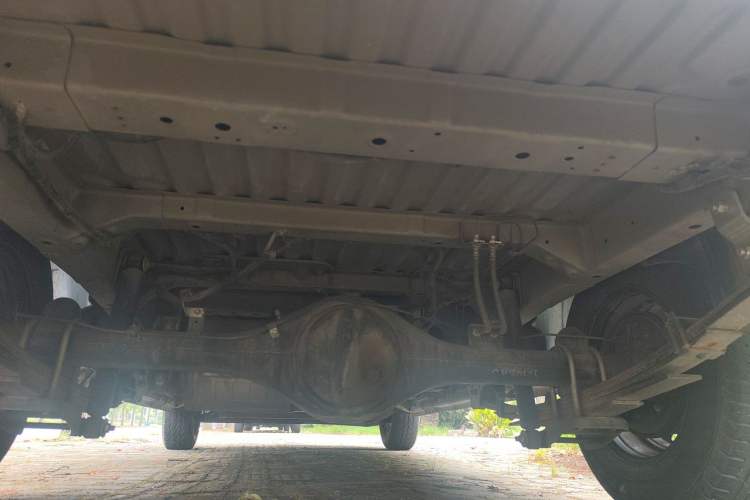 Used Wuling Yangguang 2024 300km Comfort-Grade Passenger Van 60kW Chassis Rear