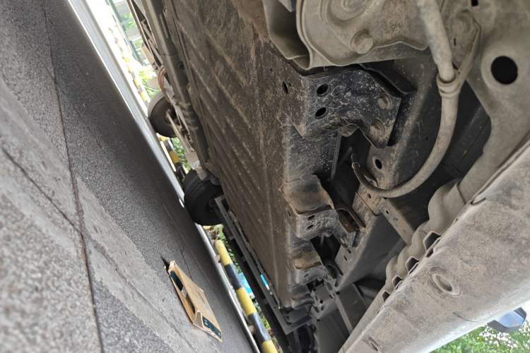 Used Wuling Yangguang 2024 300KM Comfort Version Passenger Van 75kW Chassis Rear Right