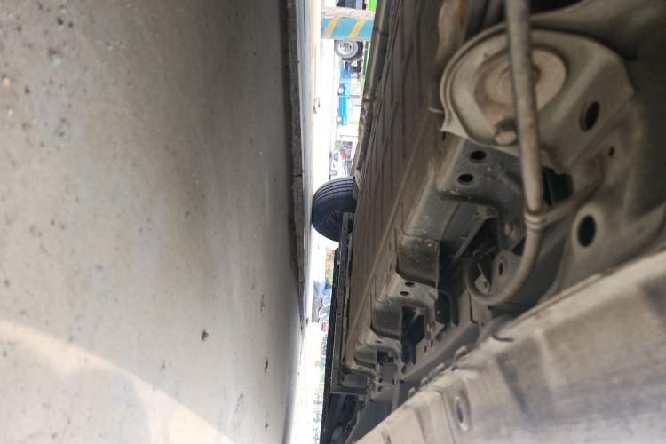 Used Wuling Yangguang 2024 300km Range Practical Window-Sealed Version 60kW Chassis Rear Right