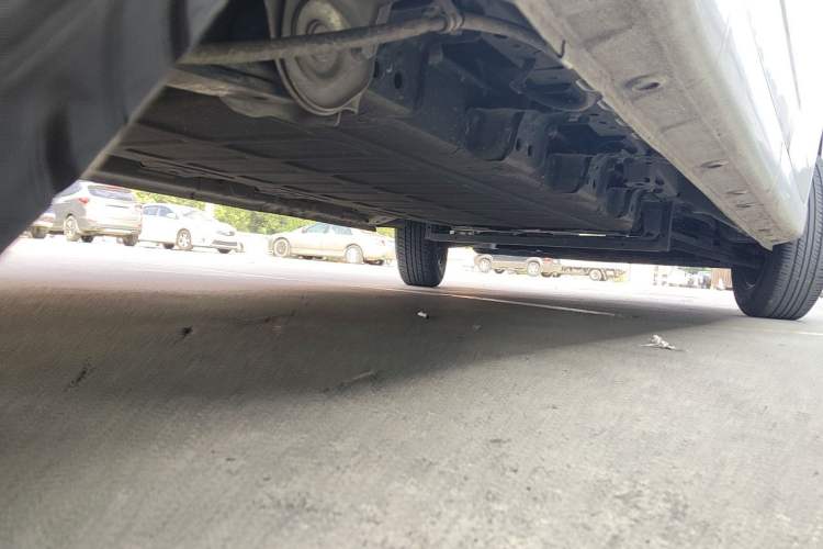 Used Wuling Yangguang 2024 300km Comfort-Grade Passenger Van 60kW Chassis Rear Right