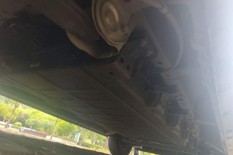 Used Wuling Yangguang 2024 300km Comfort-Grade Passenger Van 60kW Chassis Rear Right