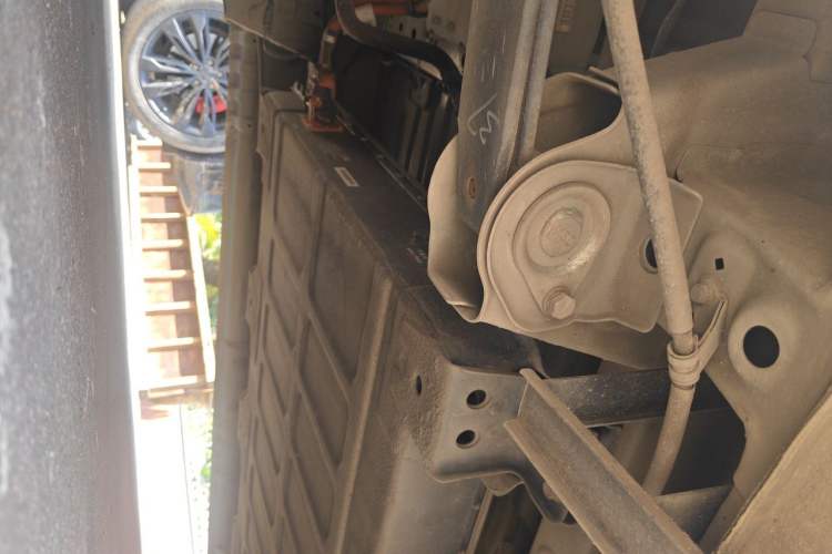 Used Wuling Yangguang 2024 300km Comfort-Grade Passenger Van 60kW Chassis Rear Right