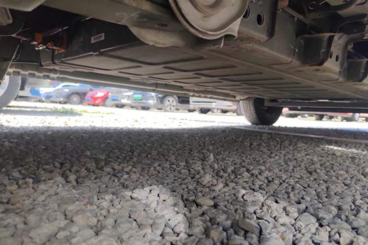 Used Wuling Yangguang 2024 300km Comfort-Grade Passenger Van 60kW Chassis Rear Right