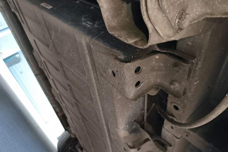 Used Wuling Yangguang 2024 300km Comfort-Grade Passenger Van 60kW Chassis Rear Right
