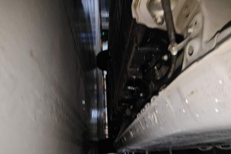 Used Wuling Yangguang 2024 300KM Comfort Version Passenger Van 75kW Chassis Rear Right