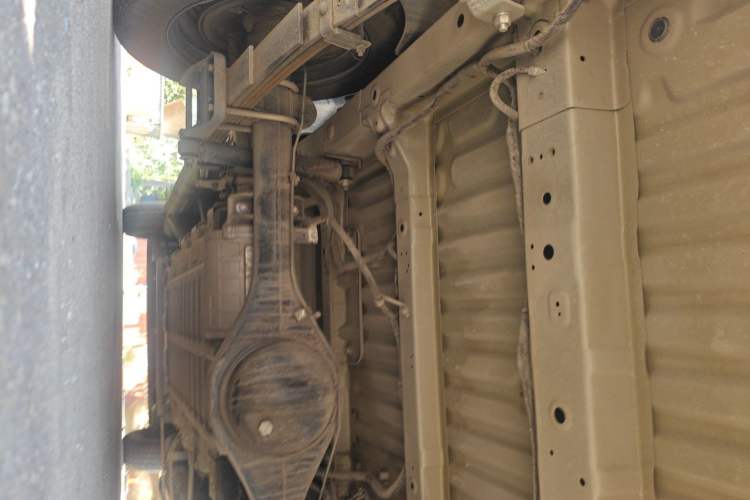 Used Wuling Yangguang 2024 300km Comfort-Grade Passenger Van 60kW Chassis Rear