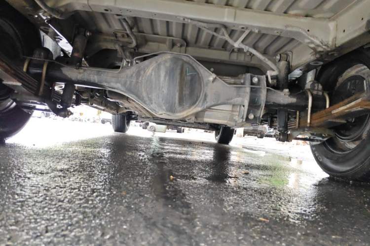 Used Wuling Yangguang 2024 300KM Comfort Version Passenger Van 75kW Chassis Rear
