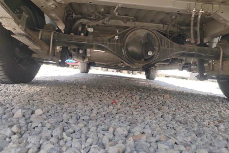 Used Wuling Yangguang 2024 300km Comfort-Grade Passenger Van 60kW Chassis Rear