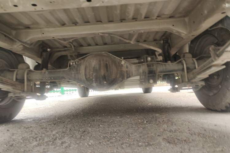 Used Wuling Yangguang 2024 300KM Comfort Version Passenger Van 75kW Chassis Rear