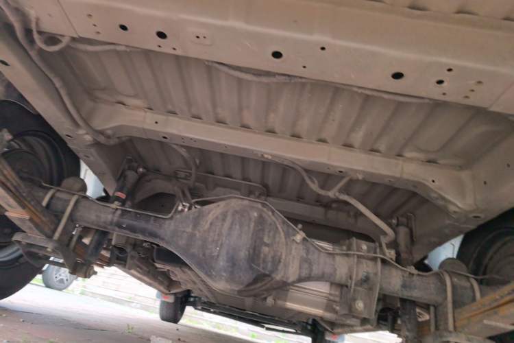 Used Wuling Yangguang 2024 300KM Comfort Version Passenger Van 75kW Chassis Rear