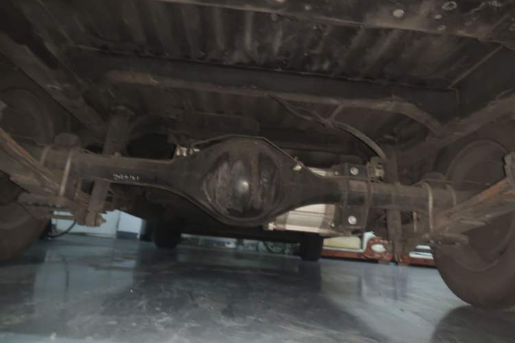 Used Wuling Yangguang 2024 300KM Comfort Version Passenger Van 75kW Chassis Rear