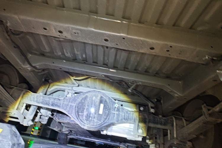 Used Wuling Yangguang 2024 300KM Comfort Version Passenger Van 75kW Chassis Rear