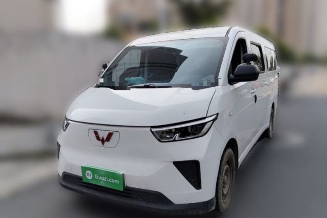 Used Wuling Yangguang 2024 300KM Comfort Version Passenger Van 75kW