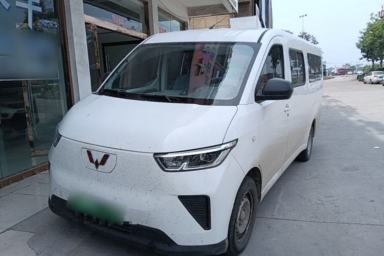Used Wuling Yangguang 2024 300KM Comfort Version Passenger Van 75kW