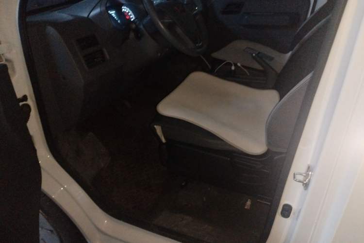 Used Wuling Yangguang 2024 300km Range Practical Window-Sealed Version 60kW Driver Seat