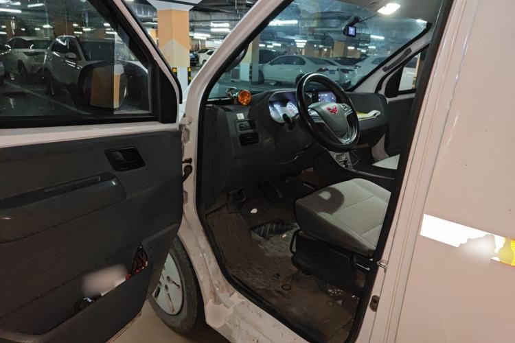 Used Wuling Yangguang 2024 300km Comfort Version with Sealed Windows 60kW Driver Seat