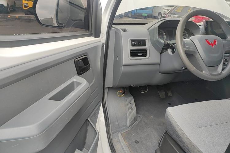 Used Wuling Yangguang 2024 300km Range Practical Window-Sealed Version 60kW Driver Seat