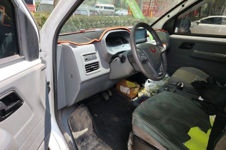 Used Wuling Yangguang 2024 300km Comfort Version with Sealed Windows 60kW Driver Seat