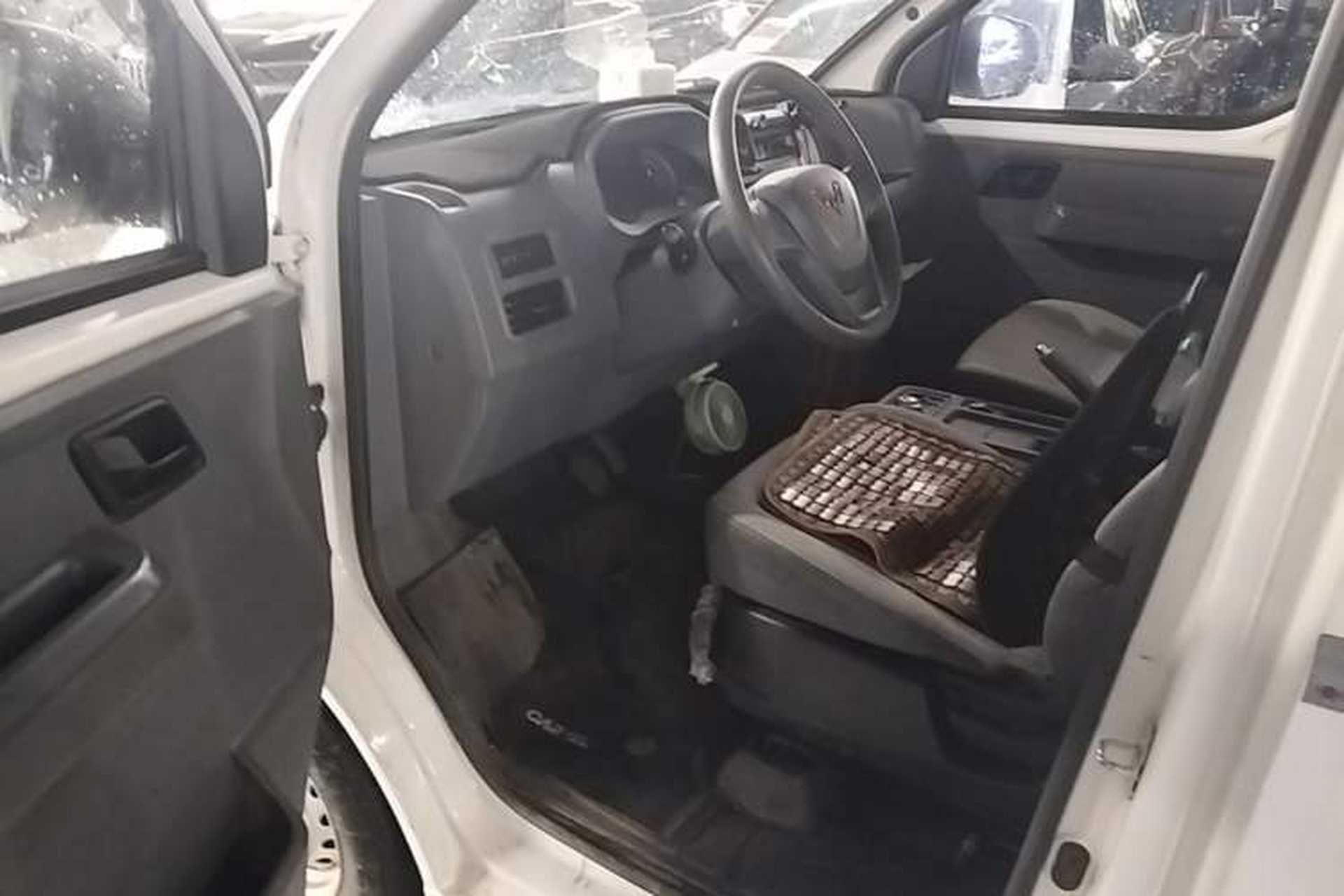 Used Wuling Yangguang 2024 300km Range Practical Window-Sealed Version 60kW Driver Seat