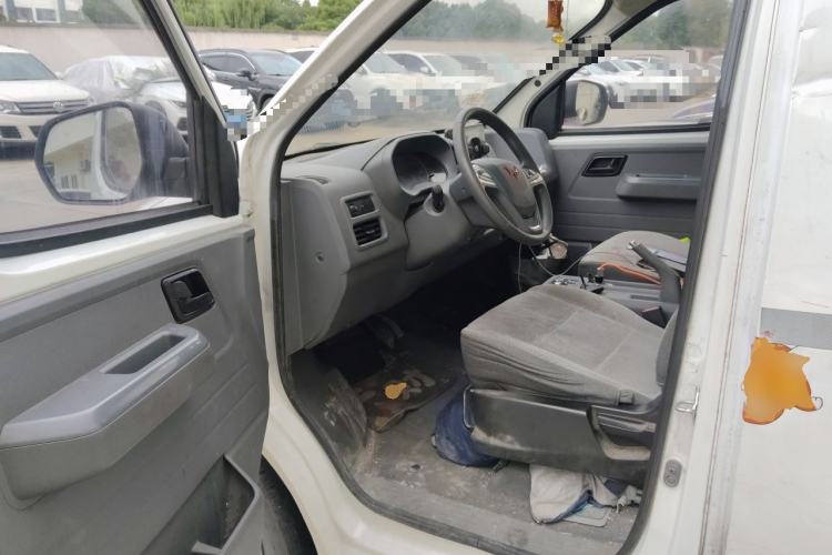 Used Wuling Yangguang 2024 300km Comfort Version with Sealed Windows 60kW Driver Seat