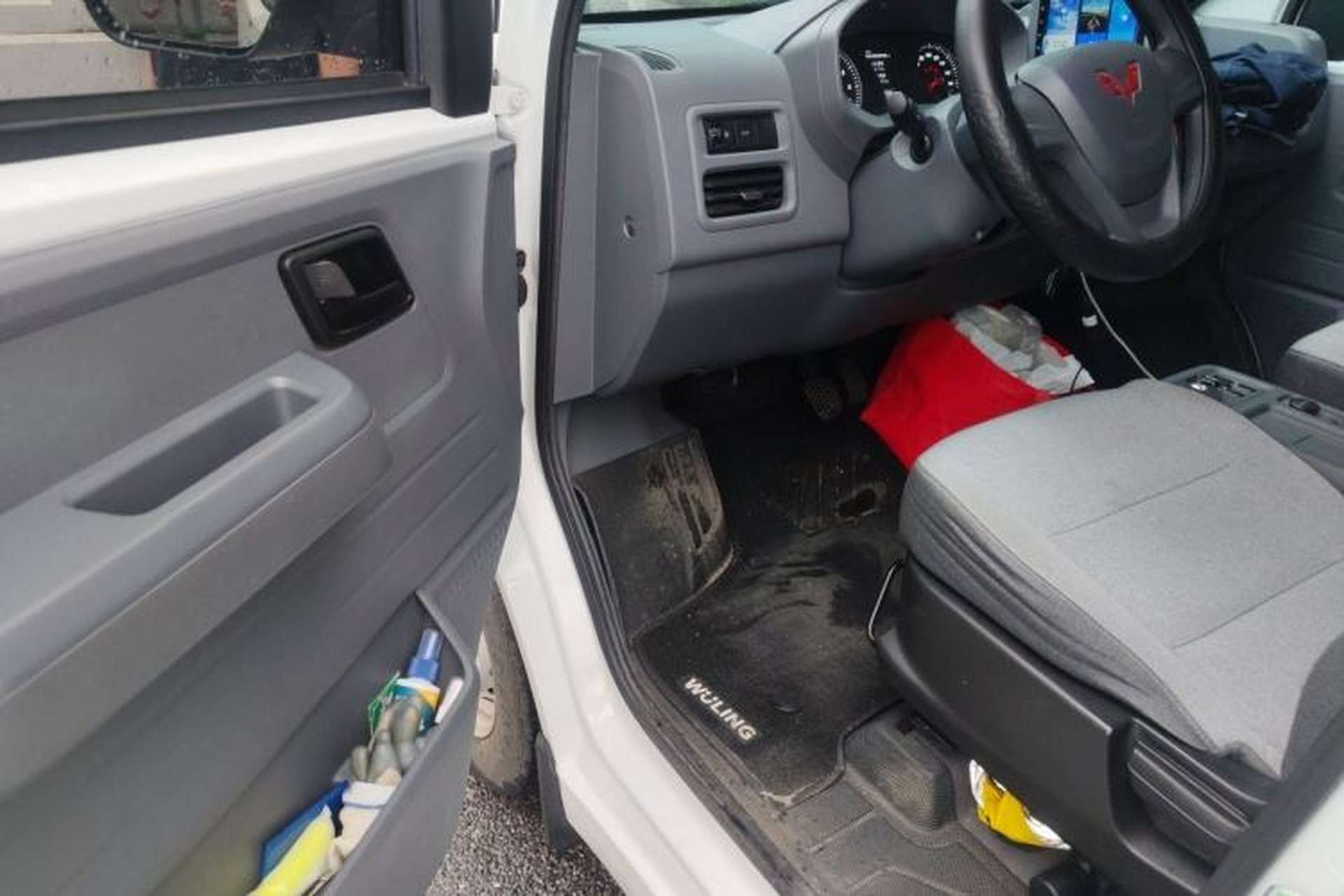 Used Wuling Yangguang 2024 300km Range Practical Window-Sealed Version 60kW Driver Seat