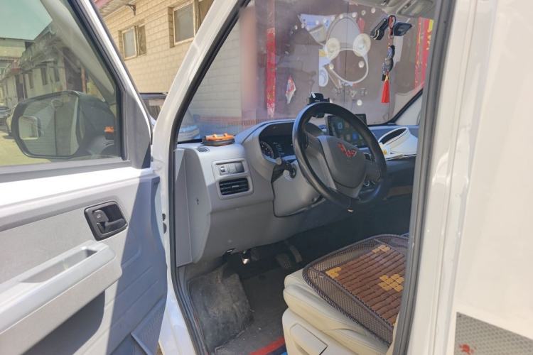 Used Wuling Yangguang 2024 300km Range Practical Window-Sealed Version 60kW Driver Seat