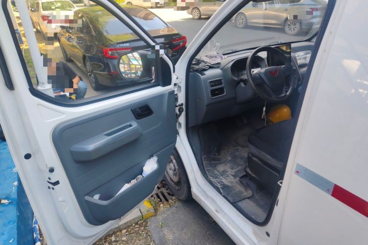 Used Wuling Yangguang 2024 300km Comfort Version with Sealed Windows 60kW Driver Seat