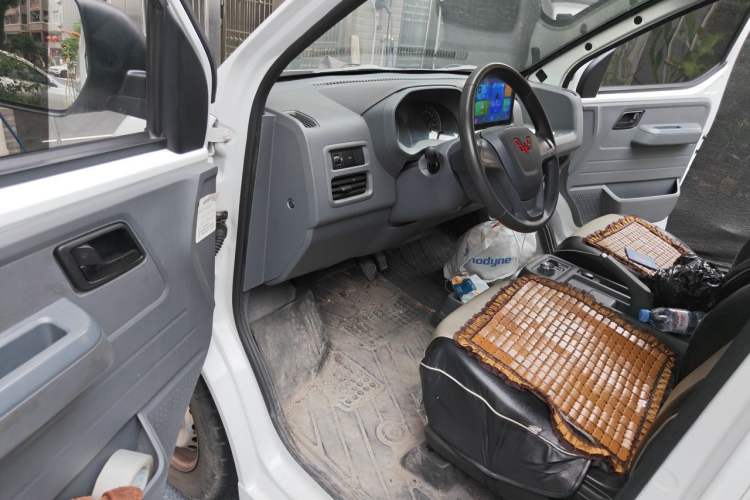 Used Wuling Yangguang 2024 300km Range Practical Window-Sealed Version 60kW Driver Seat