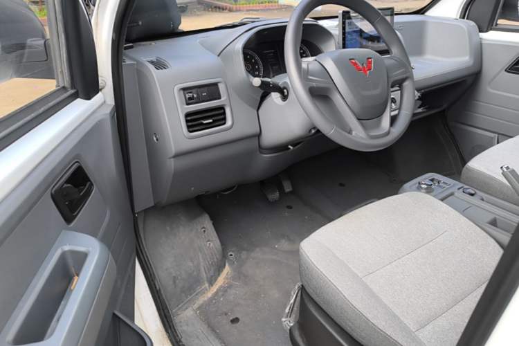 Used Wuling Yangguang 2024 300km Range Practical Window-Sealed Version 60kW Driver Seat