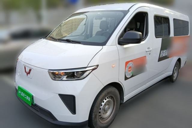 Used Wuling Yangguang 2024 300KM Comfort Version Passenger Van 75kW