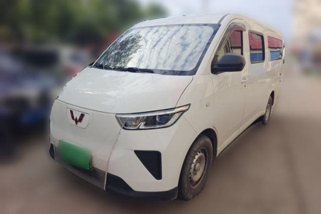 Used Wuling Yangguang 2024 300KM Comfort Version Passenger Van 75kW